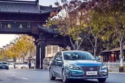外观帅过思域，比卡罗拉便宜3万多，长安这款新车要大卖！