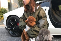 她晒700万豪车炫富，怀孕8个月的她依旧美丽