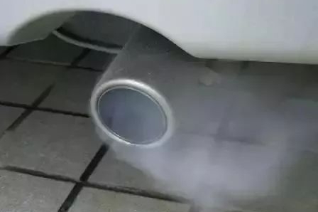 汽车排气管有这个现象的，恭喜你，你的车很不错