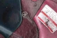 男子买回一辆二手车异响不断，拆开一看发财了！