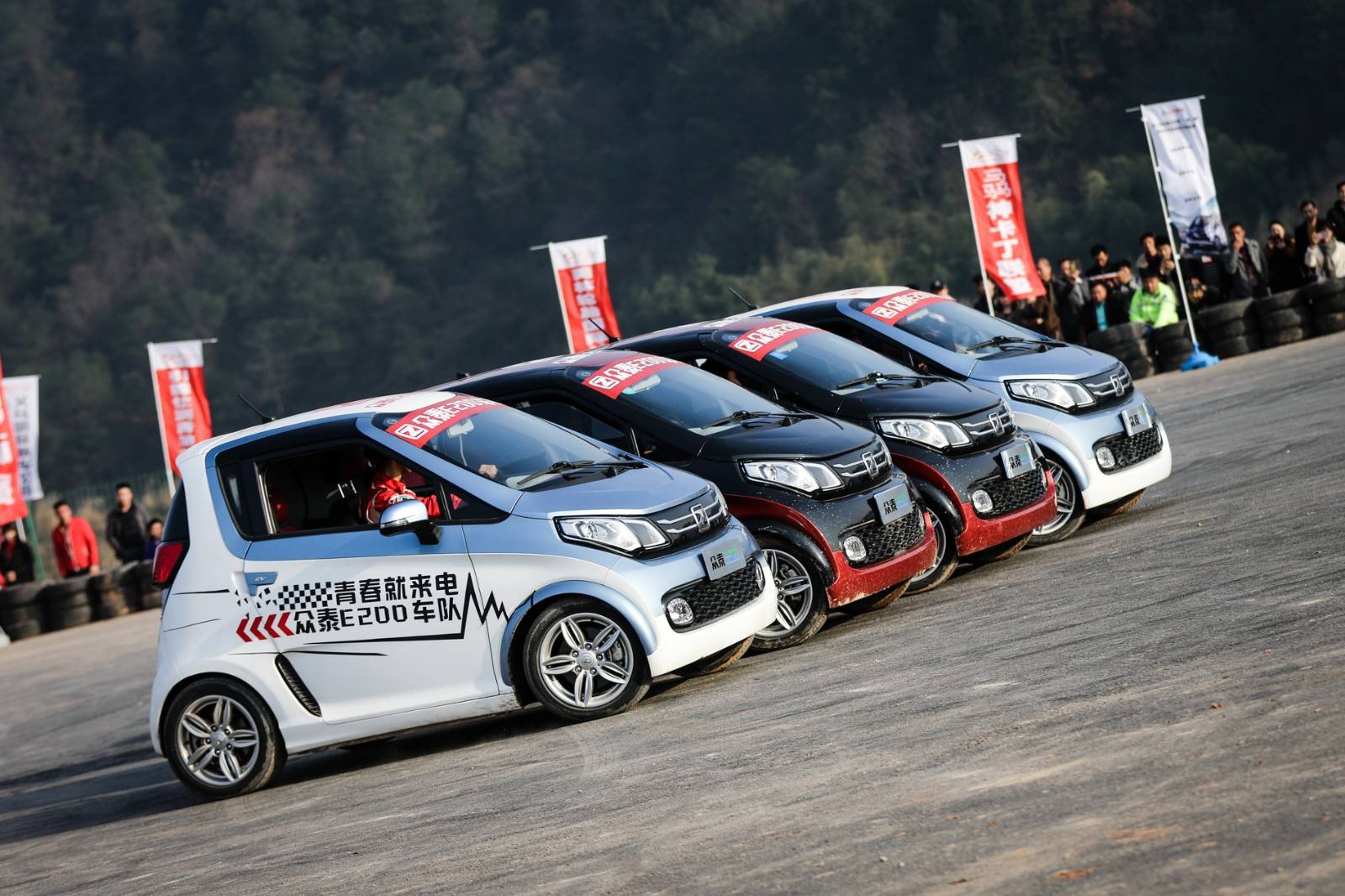 汽车短道拉力锦标赛众泰E200超越smart,专业赛车手这样说……