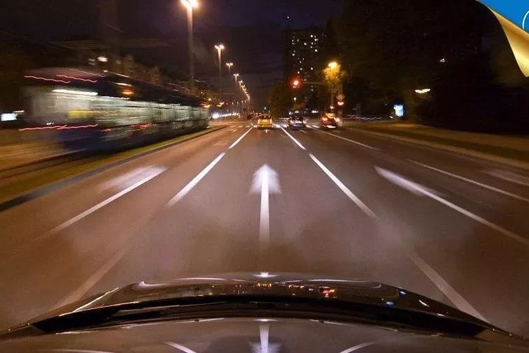 连续开车8个小时是一种怎样的体验？老司机评论太危险了！