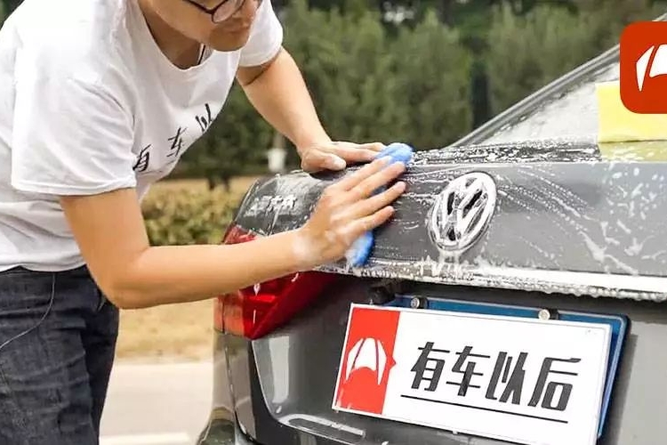 花50块钱就能达到汽车美容店500元的效果！果断收藏！