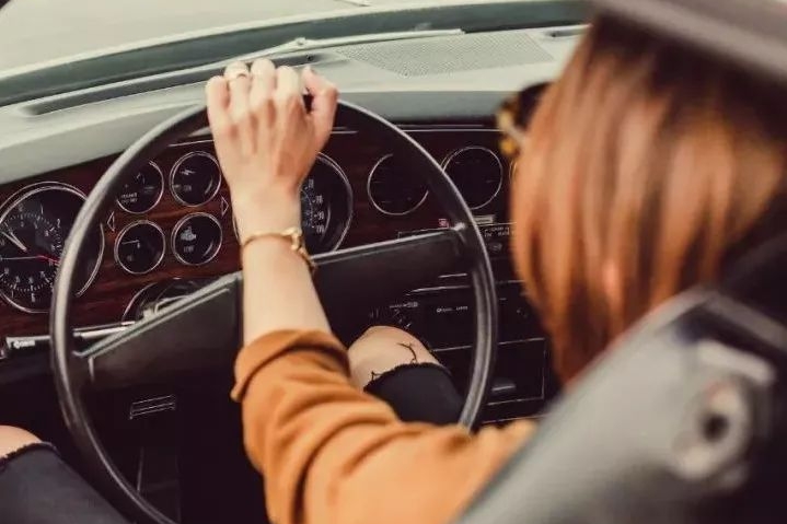 自动挡上的P、R、N、D、S、L是什么意思？这样记最容易！