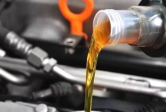 汽车开了5000km，机油还没变质，这时候要不要更换机油？