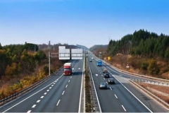 学会这些开车小技巧，交通事故就远离你，新手司机更要学