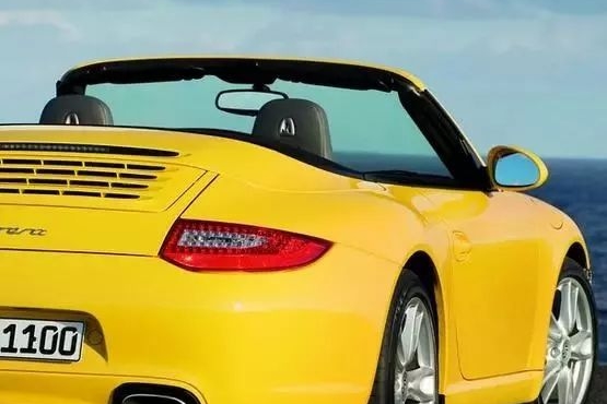 汽车遥控器失灵无法打开车门，老司机用一招进入驾驶室