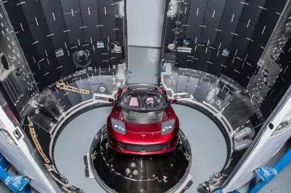 特斯拉真的上天了 特斯拉将跑车送上太空！