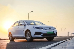 试驾体验吉利帝豪EV450 这些优缺点只有我们告诉您