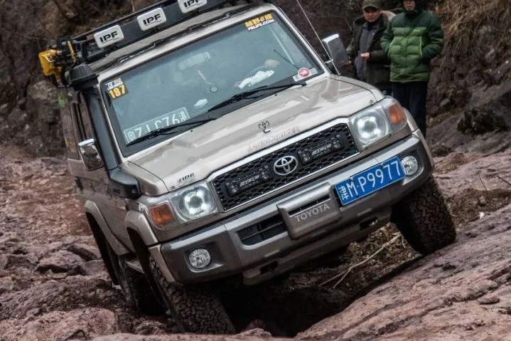 从表面到本质剖析SUV与越野车的区别