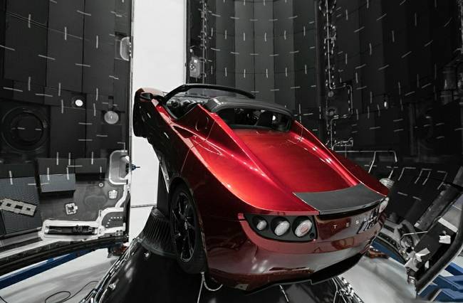 加速那么快你咋不上天？特斯拉：在天上了