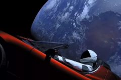 花9千万美元送Roadster上天之前，特斯拉在2017年都经历了什么？