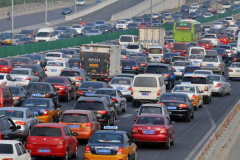 春节回家高速遇到爆胎怎么办？老司机教你如何自救