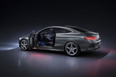 奔驰二度“辱华”事件引发众人抵制，销量会出现断臂式下滑吗？