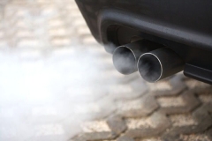 开车时有这几种习惯，难怪油费都出不起了，其实都能避免