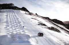 没上市先“玩儿命”，荣威RX8玩转雪道