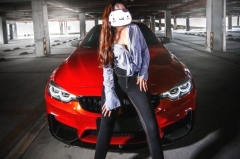 120万的宝马M4，后备箱加装碳纤维尾翼，女司机偏爱萨基尔橙