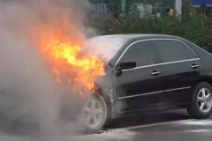 八种情况下汽车会自燃，改装不当是罪魁祸首，售后不管保险不赔