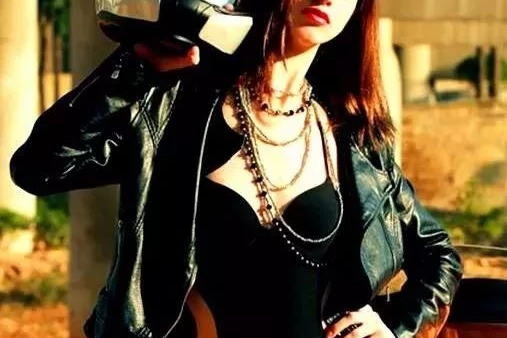 购买新车时，随车钥匙上带了一个有数字的小铁片，你可一定别扔了