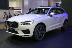 高端豪华之争，沃尔沃XC60遇上奔驰GLC级，你选谁？