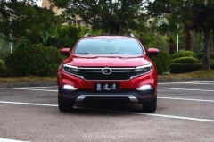 打算买辆车回家过年？这些实用配置车上必须有