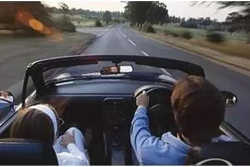 为什么英国、日本开车靠左，而中国却靠右?