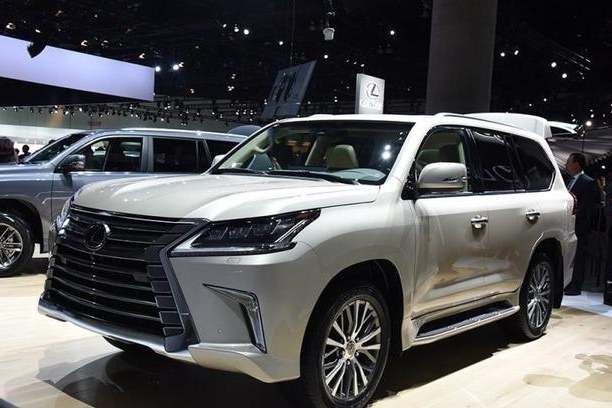 顶级全能SUV，光音响就要上10万，一车难求还加价，放弃路虎揽胜