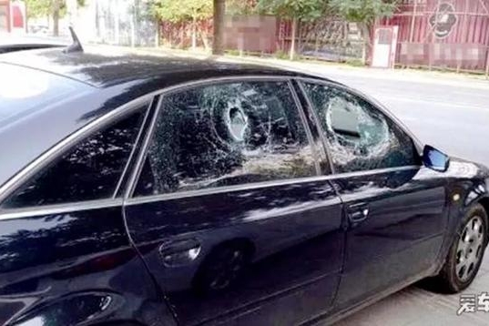 爱车无故被砸/划，很多车主都不知该如何处理！！