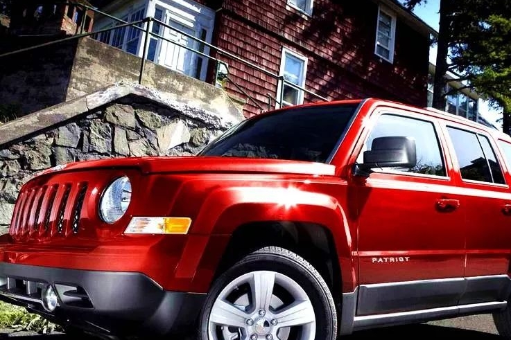 高速遇见狗，是撞？还是躲？90%都会做错！