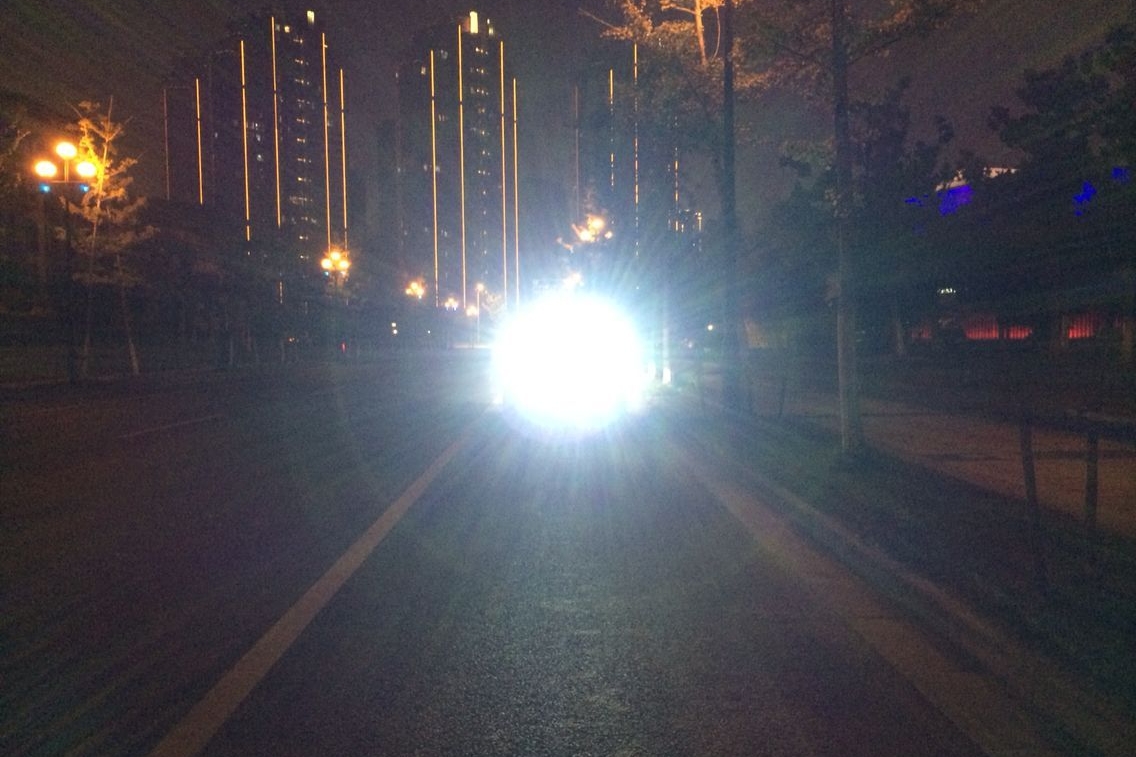 走亲访友回家太晚，这些夜晚驾车技巧保你安全到家