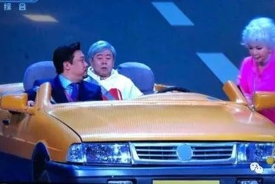 【吐槽】百度Apollo无人车队登上春晚，比亚迪被遮挡的好丑！