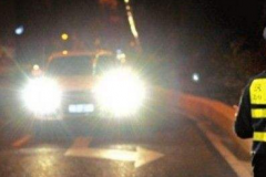 对付远光灯最好的6种方法，其中这三招效果最显著！