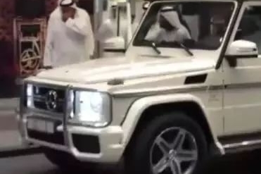 视频丨奔驰G越野车主上车的瞬间，我才知道什么是迪拜土豪