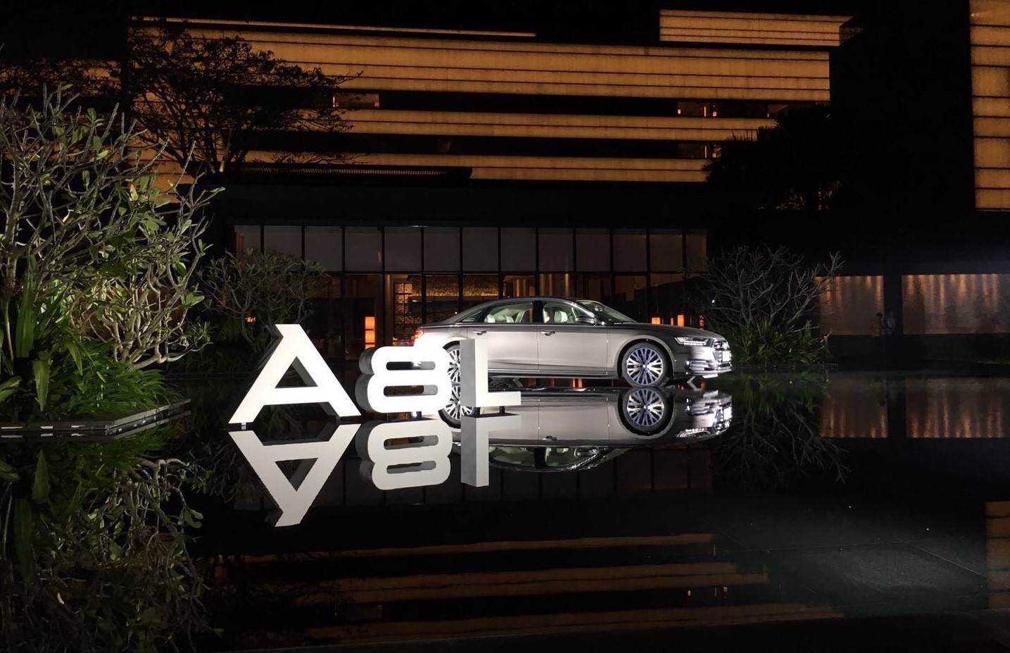 全新奥迪A8L，把科技玩到极致，豪华只是顺便！