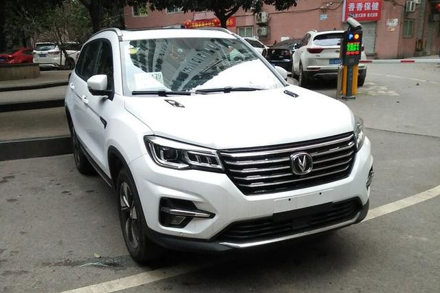 全新长安CS75上路了！外形比博越还漂亮，宝马内饰，8万不火都难