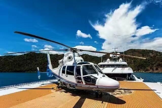 游艇图库欣赏：游艇与飞机