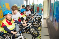 科技与乐趣同行，捷豹路虎道路安全小卫士体验区开幕