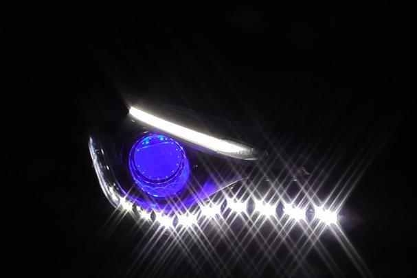 开远光灯人人喊打? 这种情况下不开远光才最傻!