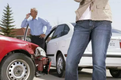 司机必备素质 | 出事故之后到底应该给谁打电话？