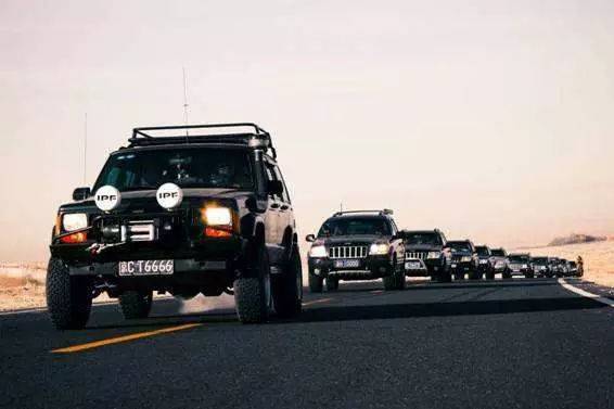 开了那么多车，你得知道啥叫段友出征，寸草不生！