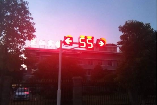 等红绿灯时，自动挡应该挂什么挡，你可能不知道