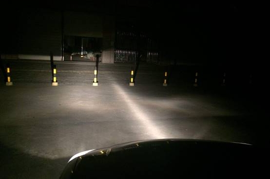 为何有的车近光灯光线一高一低，原因在这里！