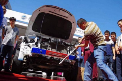 现场砸、车门站人，这些路数让你冲动掏钱包了吗？