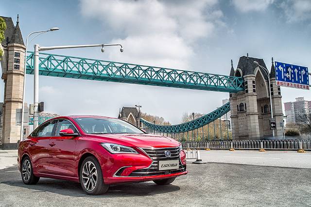 吉利帝豪迎来最大对手，全新长安逸动售7.49万元起