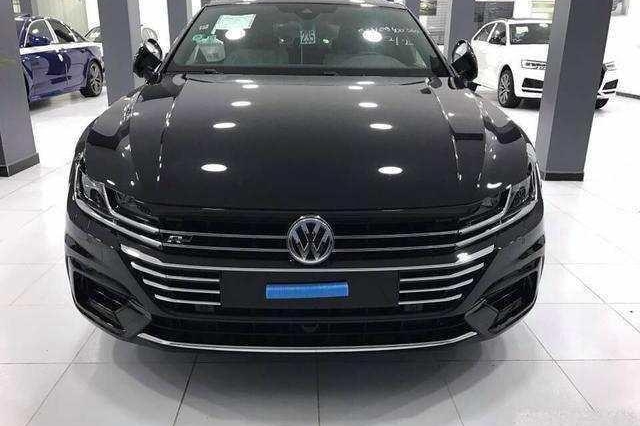 全新大众轿跑到店实拍，颜值超奔驰宝马空间够用，或22万起售