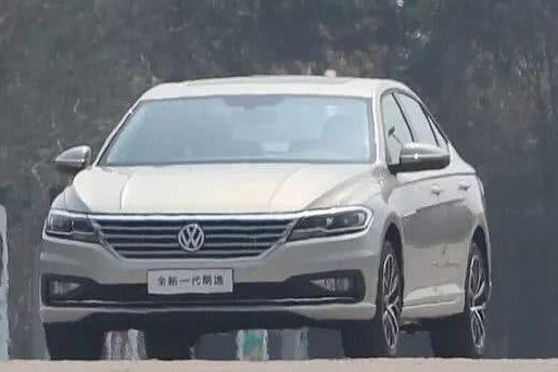 全新朗逸街头实拍，轴距超思域速腾，造型酷似CC，这下销量稳了！