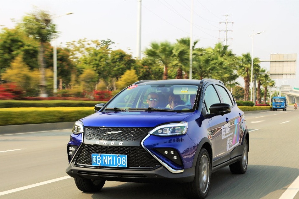 等速续航350公里的云度π3来了，谁说纯电动车不能上高速！