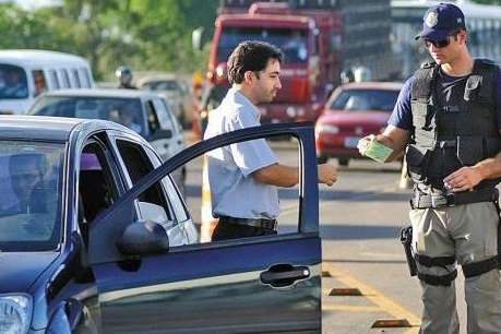 违章三次，屁股开花，这些交规实在太奇葩！