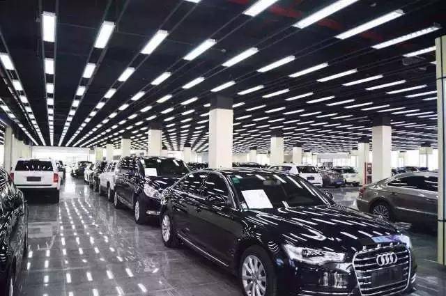 百万豪车的后排乘车体验，学会这一招，你同样享受！