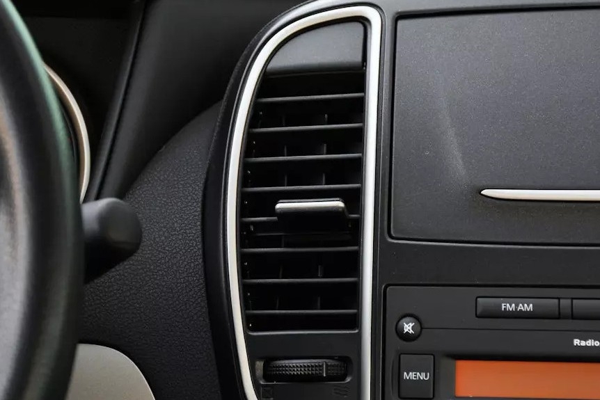 这款车减配销售了12年，如今还换标出电动版，究竟还能卖多久？